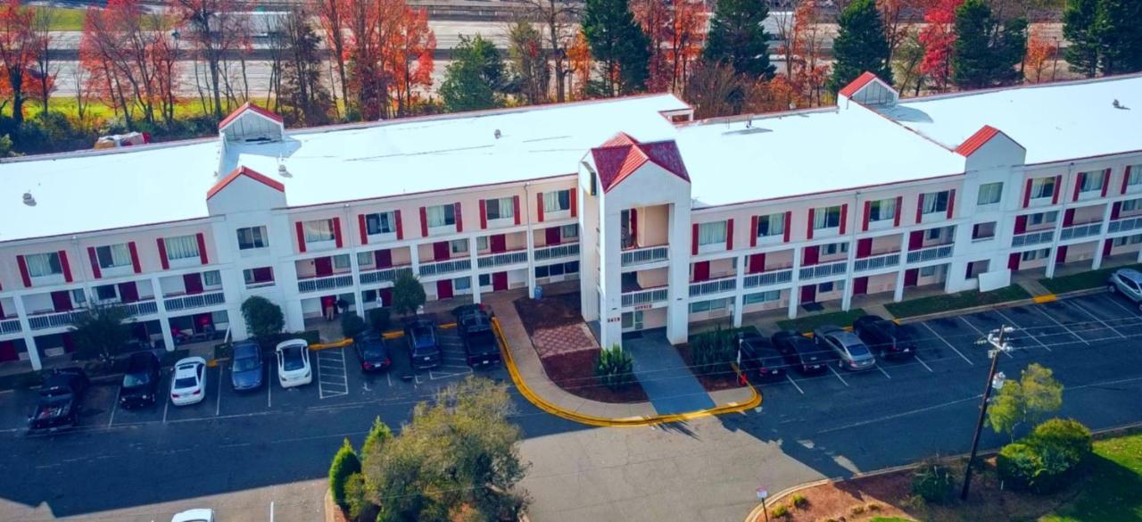 Bposhtels Charlotte Hostel Exterior foto